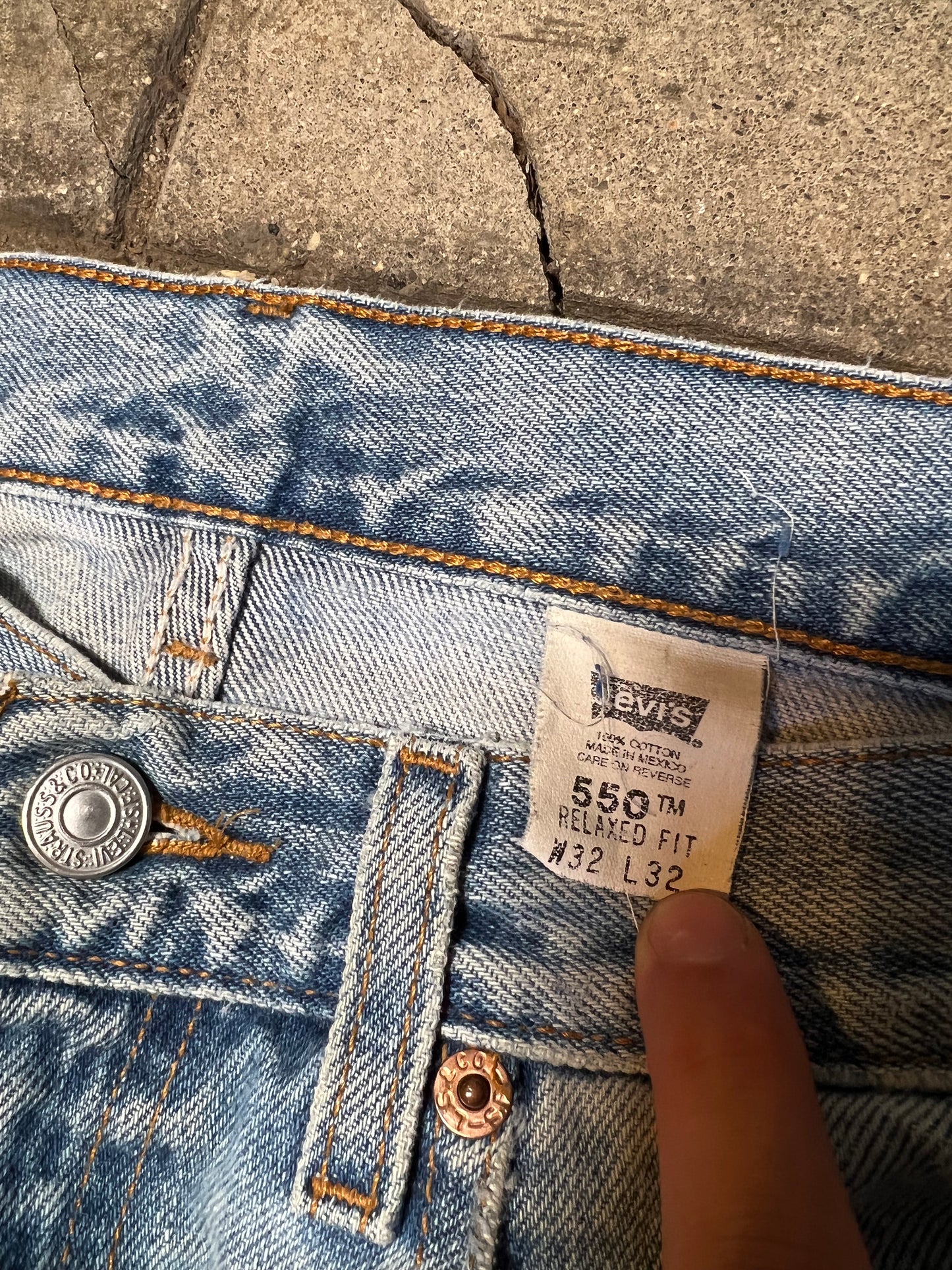 550 LEVIS