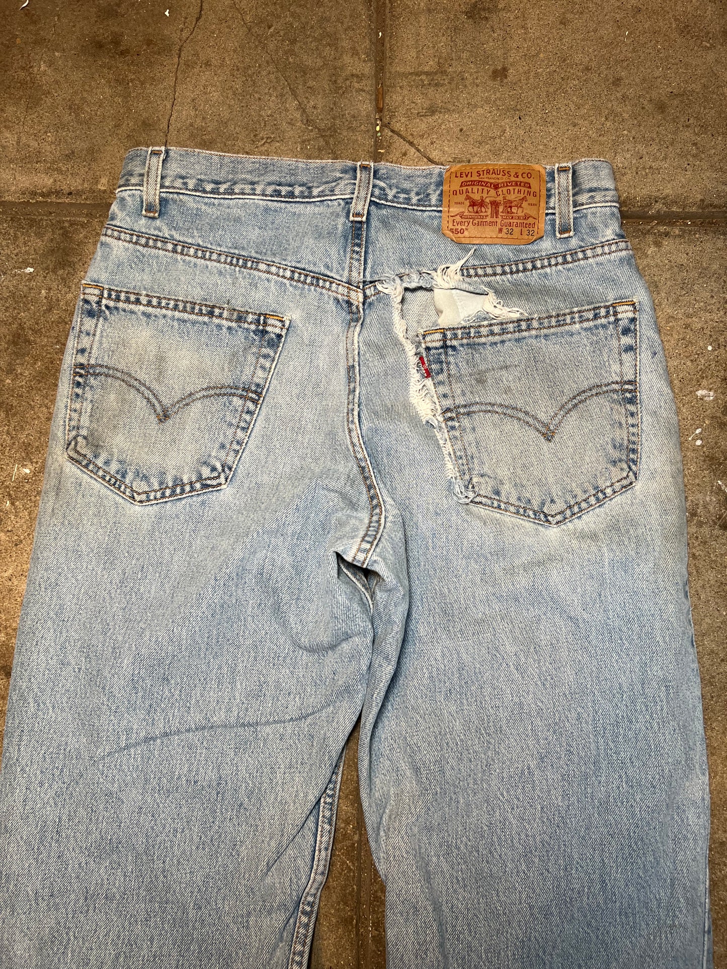 550 LEVIS